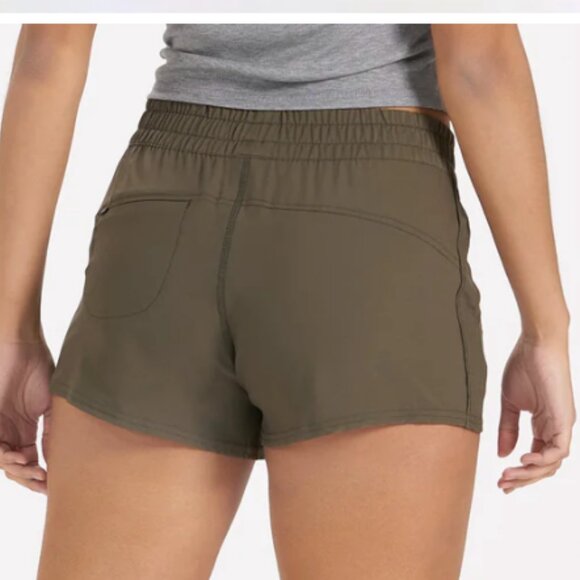 Vuori Women's Dash Short - Picture 2 of 4
